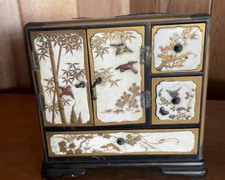 Japanese Lacquered Jewelry Box