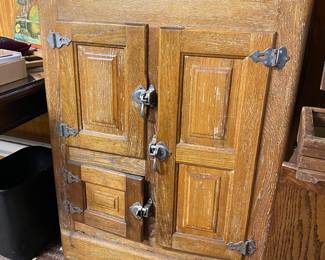Oak ice box