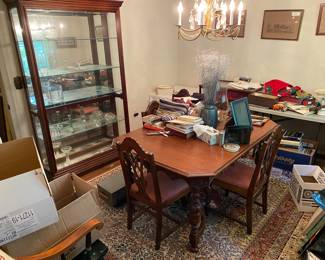 Showcases and vitrines