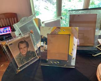 Moderne mirrored glass frames 