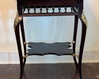 Queen Anne Table w/Gilder Accents