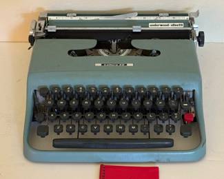 1950's Vintage Underwood-Olivetti Lettera 22 Portable Typewriter