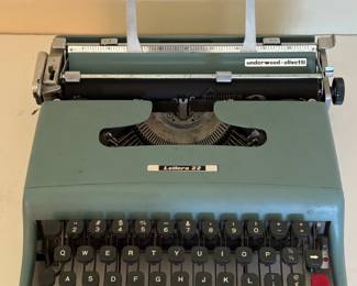 1950's Vintage Underwood-Olivetti Lettera 22 Portable Typewriter