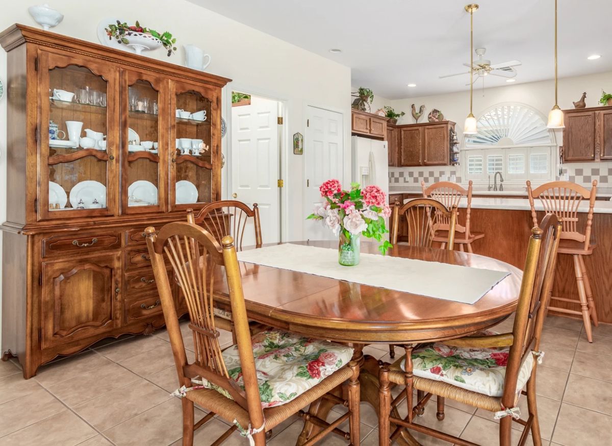 Ethan Allen Dining Room...Table w 2 Leaves and 6 Chairs, Hutch, Bar Stools pair