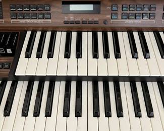 Sapphire Organ w Bench