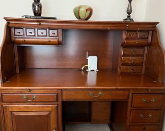 Stunning Riverside Meridian Cherry Roll-Top Desk