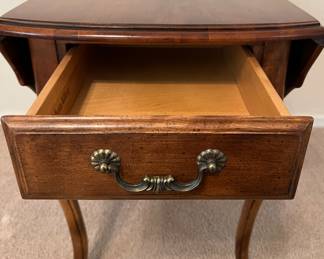 Ethan Allen Drop-leaf End Table w Drawer