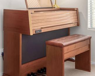 Sapphire Organ w Bench