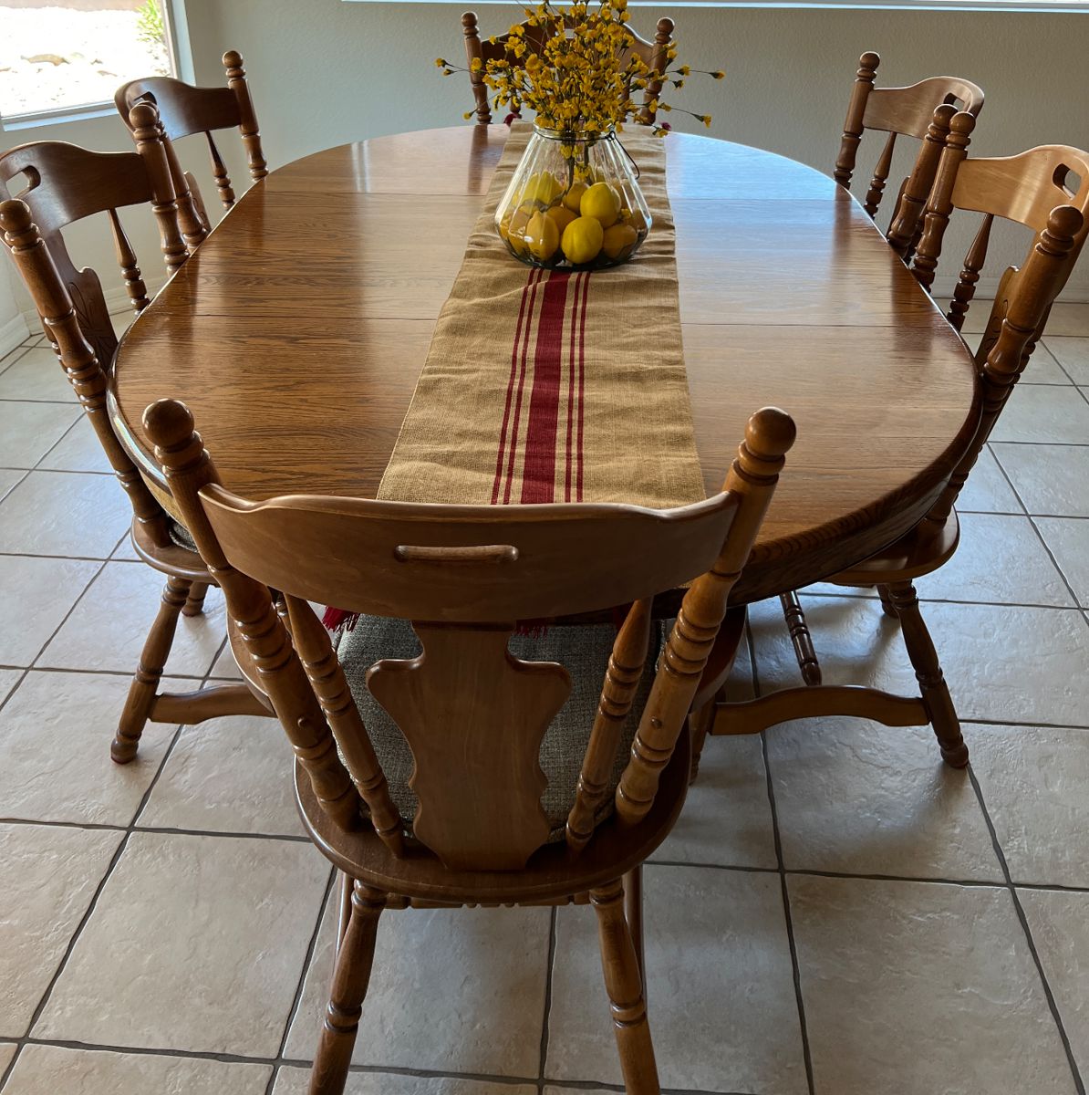 Dining Table w 6 Chairs (Centerpiece/Runner not included)