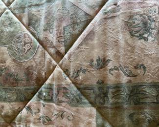 Queen Bedding w 2 Shams