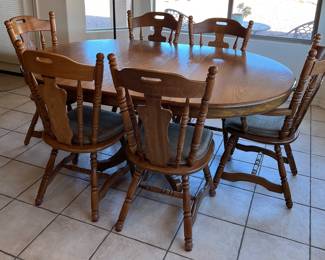 Dining Table w 6 Chairs