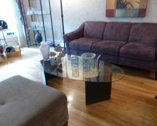 Oval coffee table