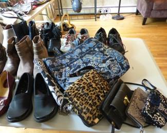 Women's handbags & wallets