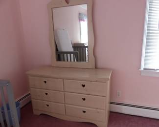 Light wood girl's bedroom set