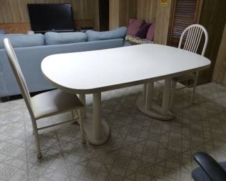 Kitchen table with 2 chairs