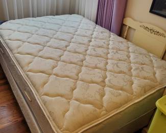 Queen mattress set