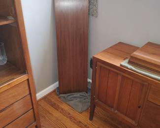 (1) extra leaf for the Lane dining table