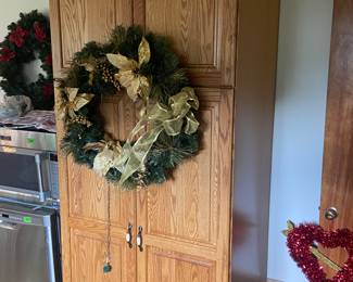 Free standing kitchen pantry