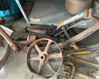 Hay scythe and flywheel