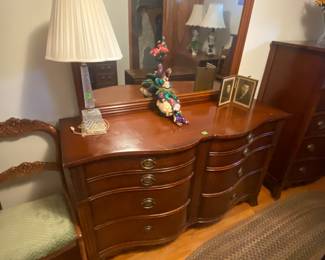 Ladies serpentine dresser