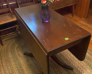 Duncan Phyfe drop-leaf dining table