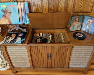 The homeowner was a huge Elvis fan...the record player works!