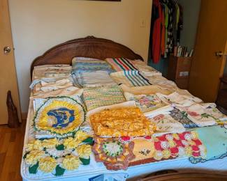 More beautiful artwork and linens.