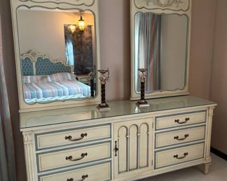 DAVIS CABINET COMPANY French Provincial Bedroom Furniture Set