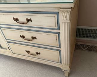 DAVIS CABINET COMPANY French Provincial Bedroom Furniture Set