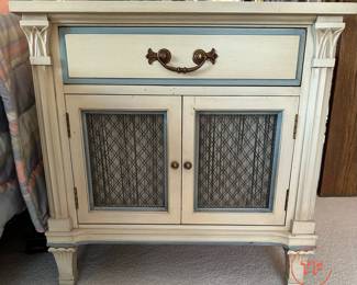 DAVIS CABINET COMPANY French Provincial Bedroom Furniture Set