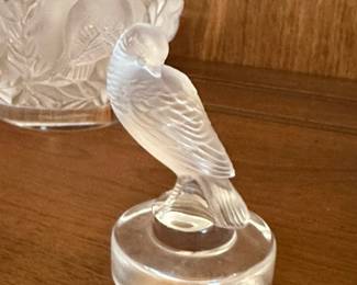 LALIQUE Figural Bird Crystal Paperweight