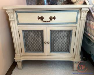 DAVIS CABINET COMPANY French Provincial Bedroom Furniture Set