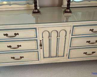 DAVIS CABINET COMPANY French Provincial Bedroom Furniture Set