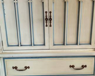 DAVIS CABINET COMPANY French Provincial Bedroom Furniture Set