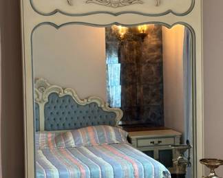 DAVIS CABINET COMPANY French Provincial Bedroom Furniture Set
