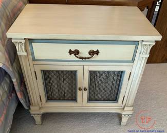 DAVIS CABINET COMPANY French Provincial Bedroom Furniture Set