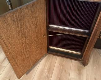 Antique EDISON C-19 Diamond Disc Phonograph in Mahogany Cabinet