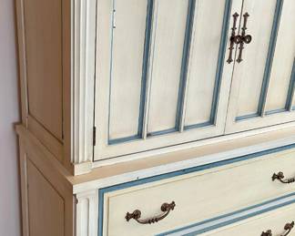 DAVIS CABINET COMPANY French Provincial Bedroom Furniture Set