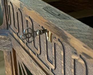 Antique EDISON C-19 Diamond Disc Phonograph in Mahogany Cabinet