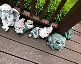 ribbitttt. Toad and frog are sold!!