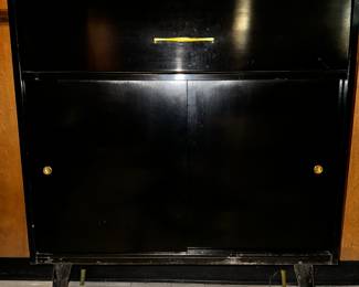 oooh ahhhhhh. midmodern mid century bar .. look at those legs!!!