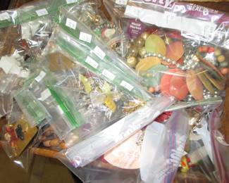 Bagged lots of jewelry TONS!