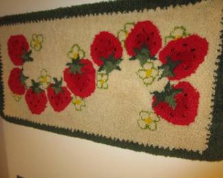 Strawberry rug vintage