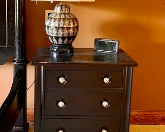 2 Matching nightstands 