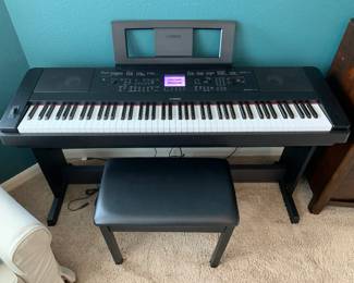 Yamaha DGX-660 Electric Piano and Bench