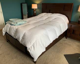 Magnussen Home Furnishings Dark Brown Master Bedroom Set (Dresser, 2 Bedside Tables, Bedframe with Drawers)