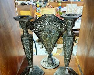 Silver plate Victorian fan vase and pair salt and pepper