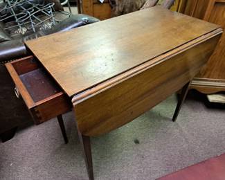 "Project" antiques. Vintage drop leaf table w/ drawer