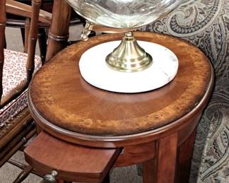 Nice selection of lamp/end tables 
