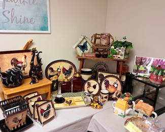 Animal theme decors. Roosters